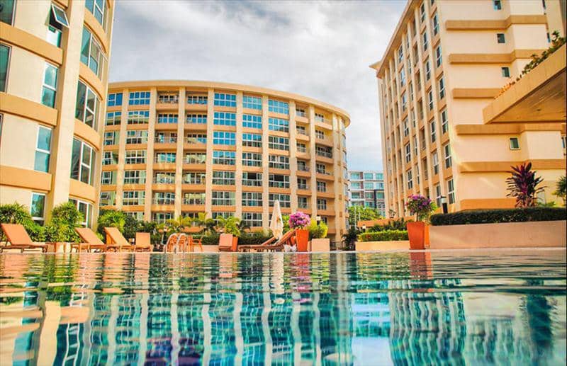 Luxury residence with swimming pools and a restaurant in the heart of Pattaya, Thailand — photo 2