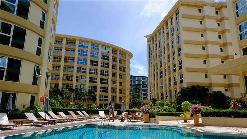 Luxury residence with swimming pools and a restaurant in the heart of Pattaya, Thailand — photo 3