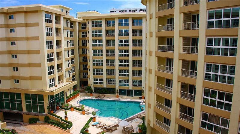 Luxury residence with swimming pools and a restaurant in the heart of Pattaya, Thailand — photo 4