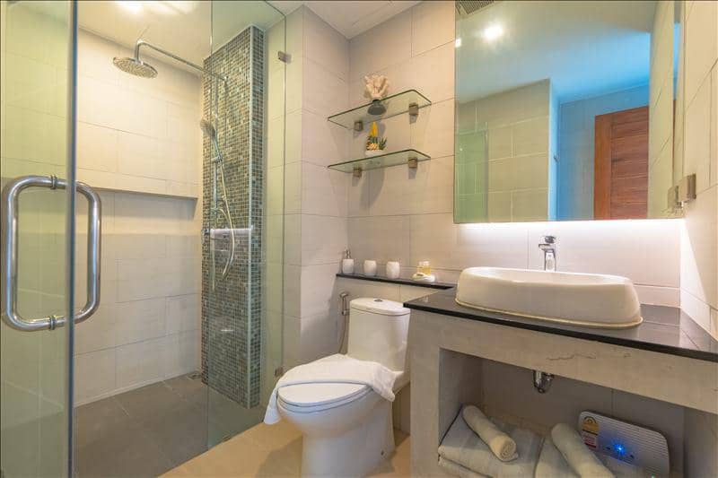 New residence with swimming pools and gardens at 250 meters from the coast, 10 minutes walk from the international school, Phuket, Thailand — photo 8