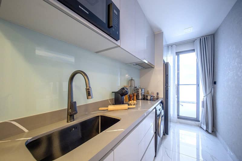 New high-rise residence with pools, waterfalls and jacuzzi, Pattaya, Thailand — photo 22