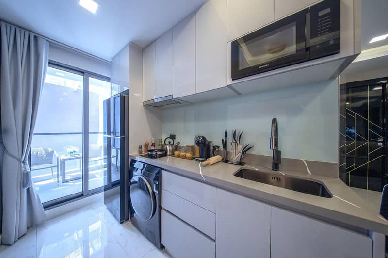 New high-rise residence with pools, waterfalls and jacuzzi, Pattaya, Thailand — photo 26