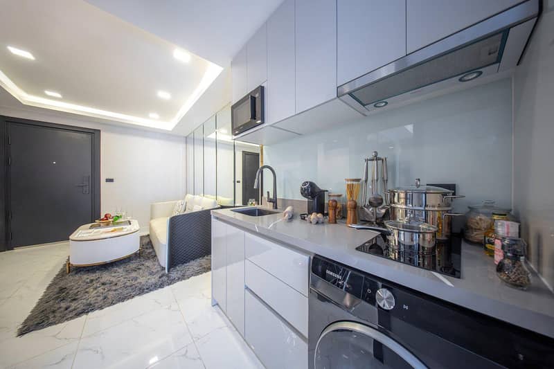 New high-rise residence with pools, waterfalls and jacuzzi, Pattaya, Thailand — photo 20