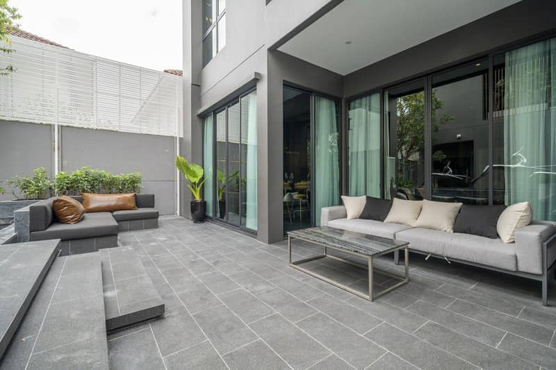 Complex of villas with swimming pools, lounge areas and clubhouses, Bangkok, Thailand — photo 21
