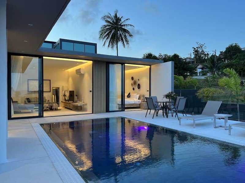 Complex of modern villas with swimming pools and views of the sea close to the international airport and the beach, Samui, Thailand — photo 13
