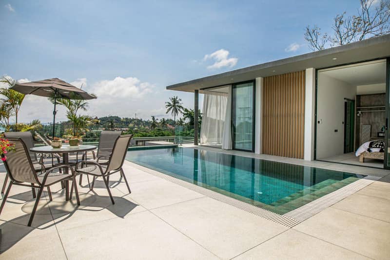 Complex of modern villas with swimming pools and views of the sea close to the international airport and the beach, Samui, Thailand — photo 2