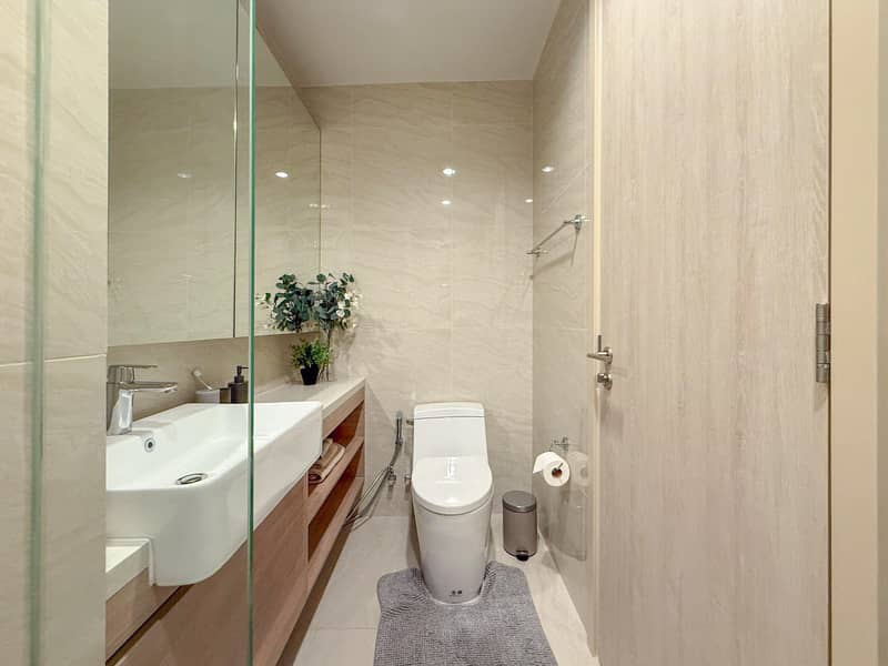 Modern residential complex near a shopping mall in Sukhumvit, Bangkok, Thailand — photo 22
