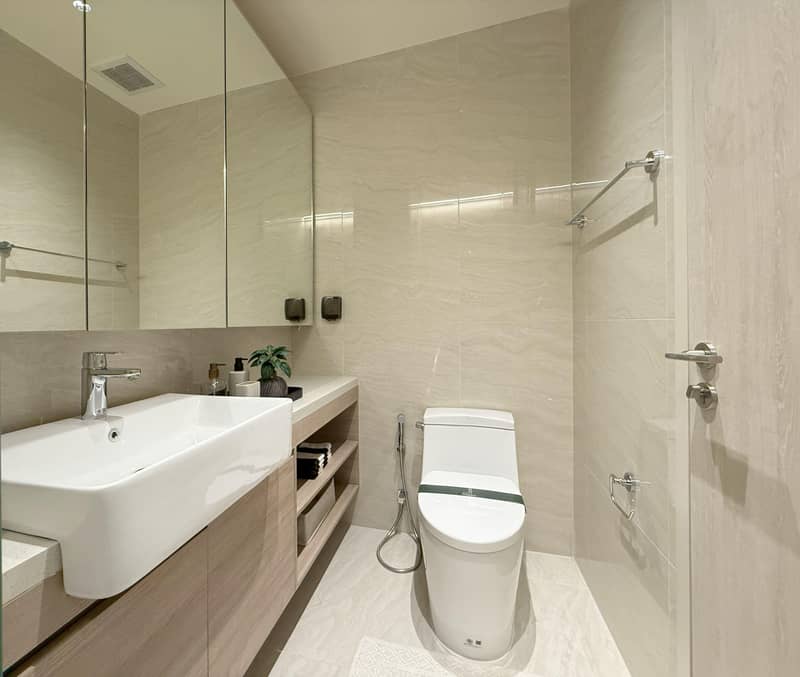 Modern residential complex near a shopping mall in Sukhumvit, Bangkok, Thailand — photo 47