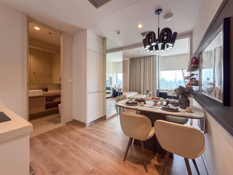 Modern residential complex near a shopping mall in Sukhumvit, Bangkok, Thailand — photo 18