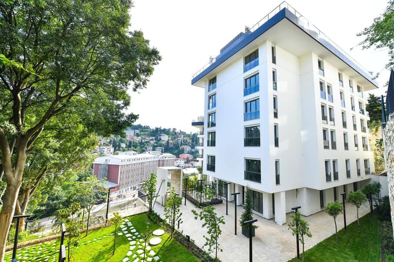 Modern residential complex with swimming pools and sports grounds, near the beach and the Bosphorus, Istanbul, Turkey — photo 17