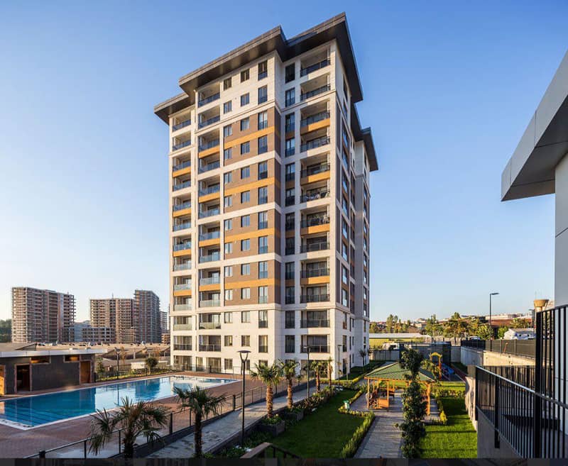 Residential complex with swimming pools and sports grounds, near the city center, Istanbul, Turkey — photo 2