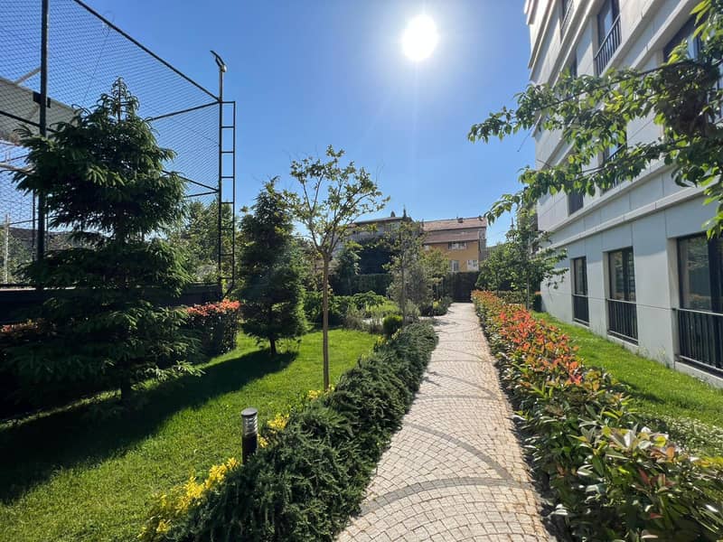 Residence with a swimming pool, a parking and around-the-clock security close to the highway, Istanbul, Turkey — photo 8