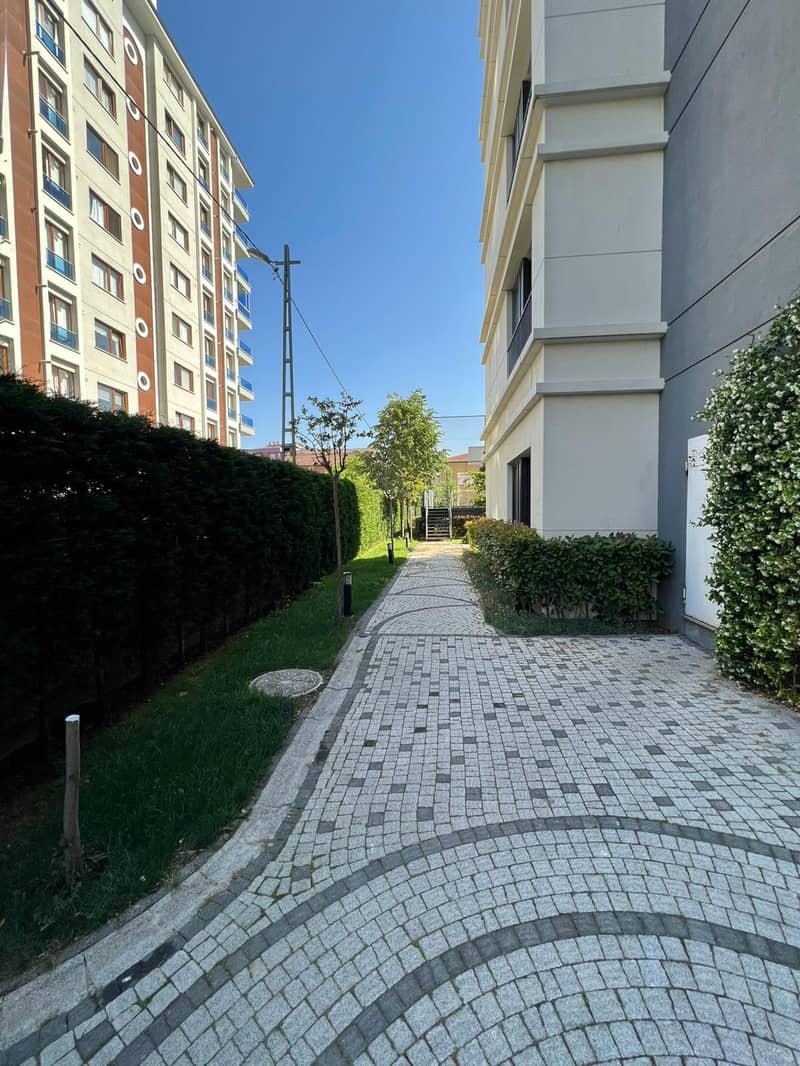 Residence with a swimming pool, a parking and around-the-clock security close to the highway, Istanbul, Turkey — photo 6
