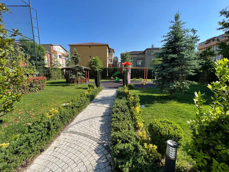 Residence with a swimming pool, a parking and around-the-clock security close to the highway, Istanbul, Turkey — photo 9