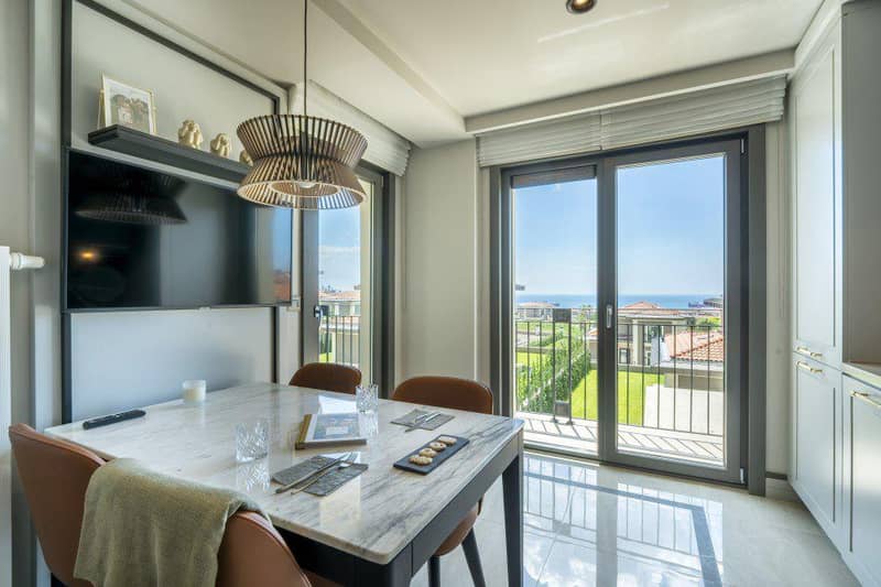 Apartments and villas with spacious balconies, in a new residential complex near swimming pools and restaurants, Istanbul, Turkey — photo 7