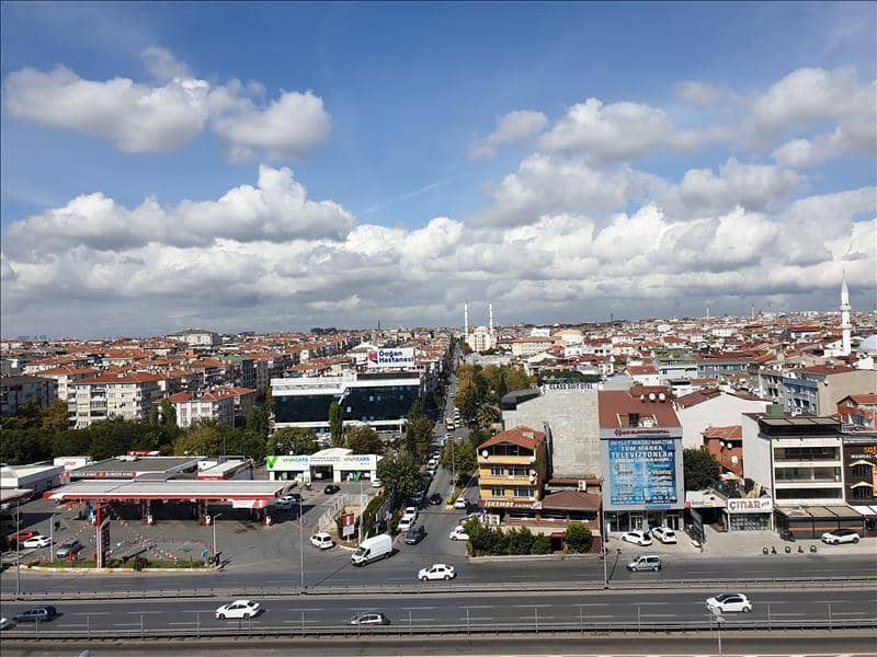Residence with a view of the sea near a highway and a metrobus station, Istanbul, Turkey — photo 11