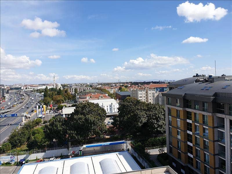 Residence with a view of the sea near a highway and a metrobus station, Istanbul, Turkey — photo 12