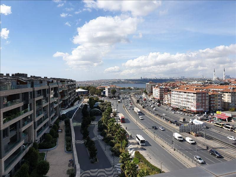Residence with a view of the sea near a highway and a metrobus station, Istanbul, Turkey — photo 10