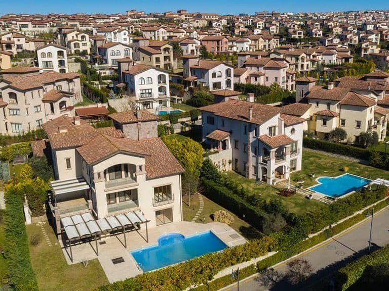 Complex of villas with swimming pools and a panoramic view, Istanbul, Turkey — photo 13