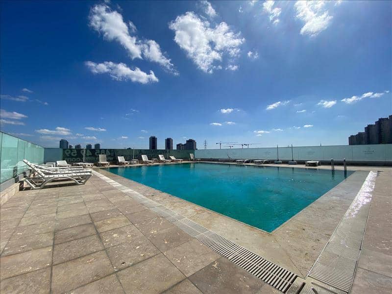 Residential complex with swimming pools, a shopping mall and restaurants, Istanbul, Turkey — photo 8