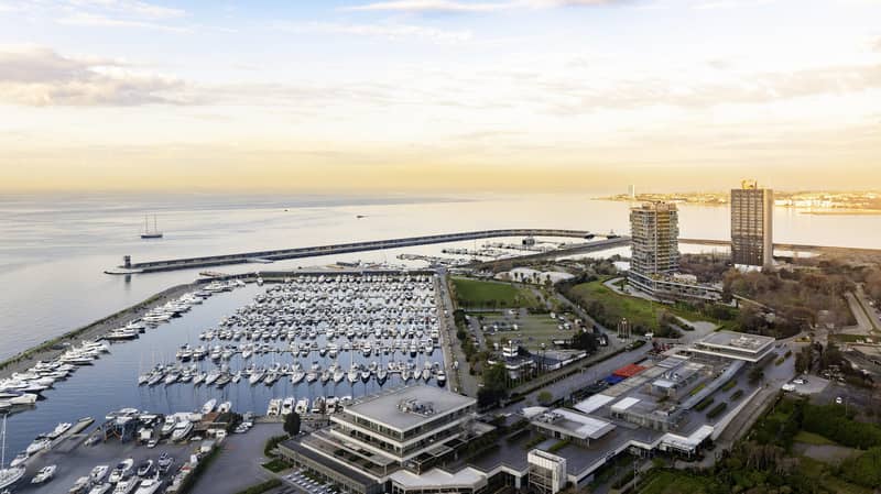 First-class residential complex right by the sea in the Atakoy district of Istanbul, Türkiye — photo 5