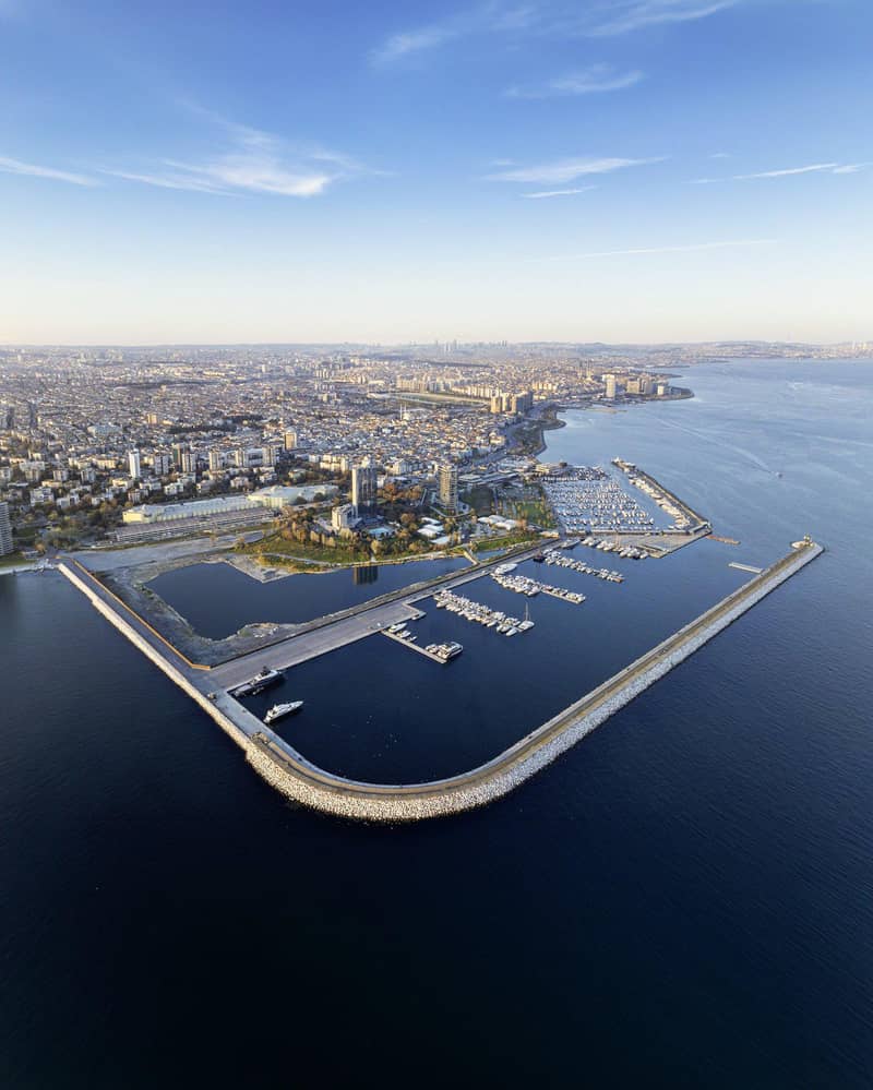 First-class residential complex right by the sea in the Atakoy district of Istanbul, Türkiye — photo 8