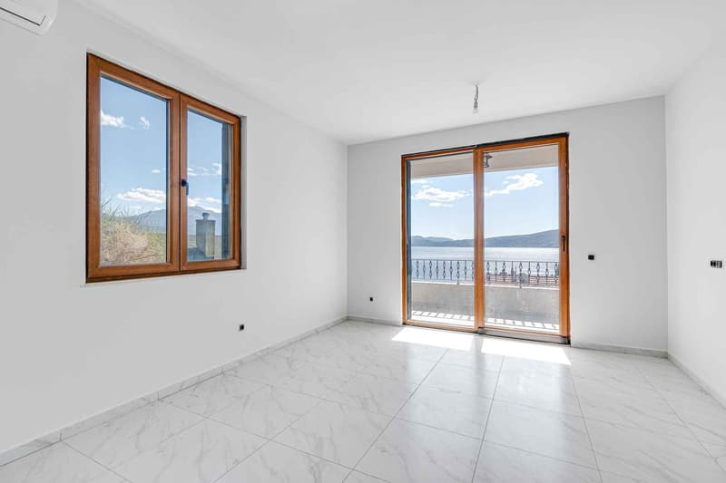 Spacious and bright apartments with panoramic sea view — photo 1
