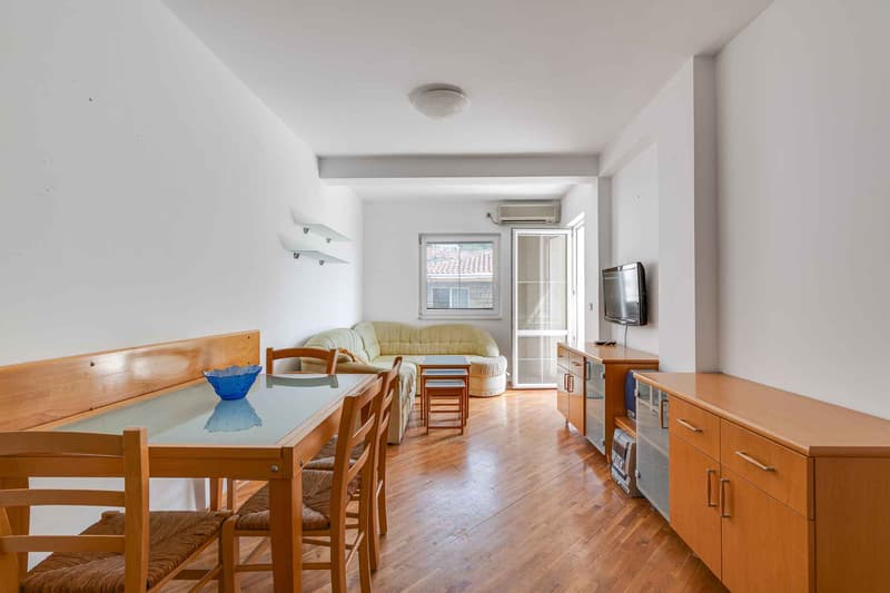 One-Bedroom Apartment in Rafailovici Near the Sea — photo 1