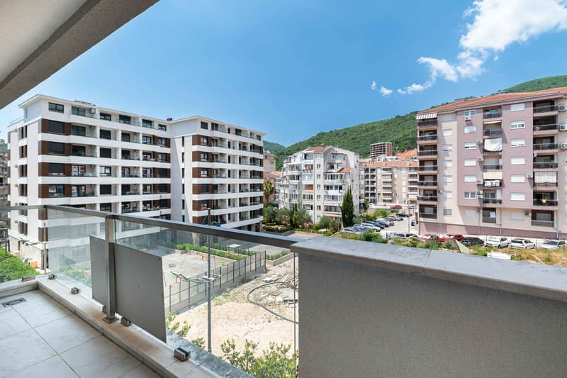 Spacious Apartment in the Heart of Budva — photo 1