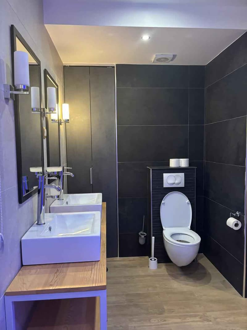 Spacious, fully furnished apartment with sea view for sale — photo 1