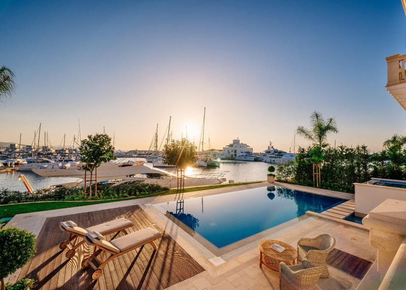 Villas with private docks and swimming pools in a luxury residence on an island, Limassol, Cyprus — photo 1