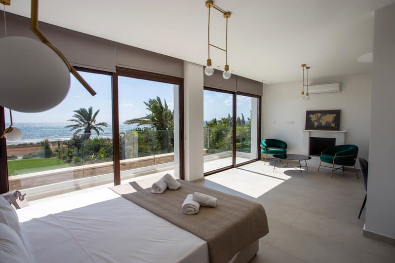 New complex of villas with swimming pools on the first sea line, Ayia Thekla, Cyprus — photo 1