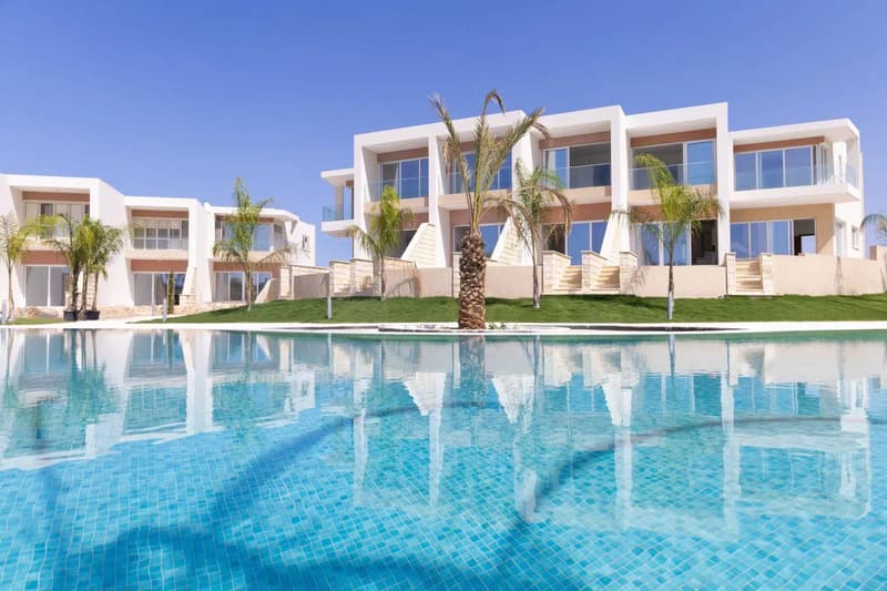 Luxury apartments and villas in a gated residence with swimming pools, Chloraka, Cyprus — photo 1