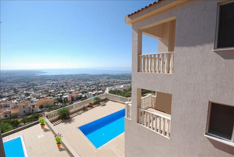 Complex of villas with swimming pools close to the beach, Peyia, Cyprus — photo 1
