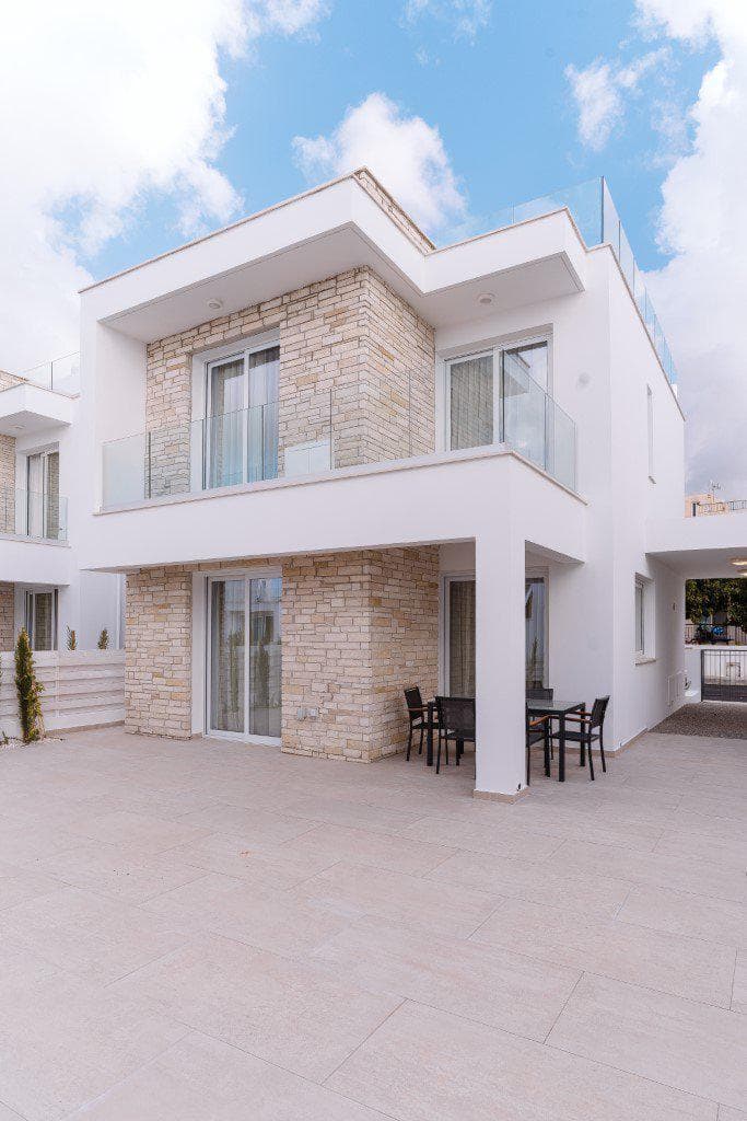 1 new villa in residential complex in Peyia — photo 1