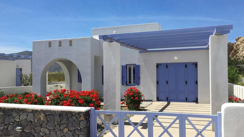 Beautiful residence at 200 meters from the beach, Santorini, Greece — photo 1