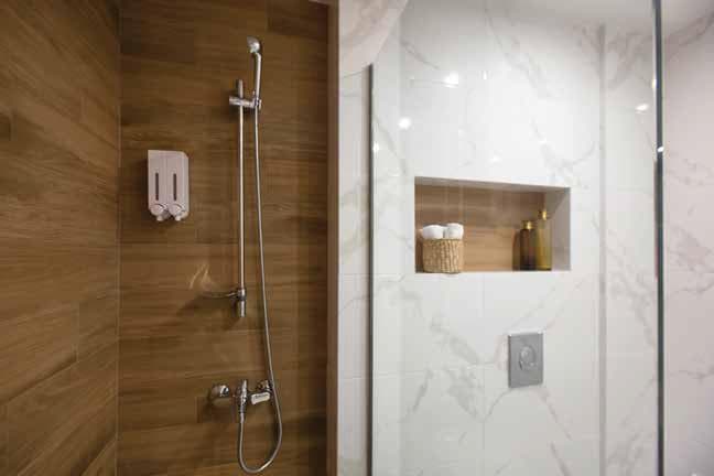 Residence with a swimming pool and a panoramic view of the city in the heart of Athens, Greece — photo 1