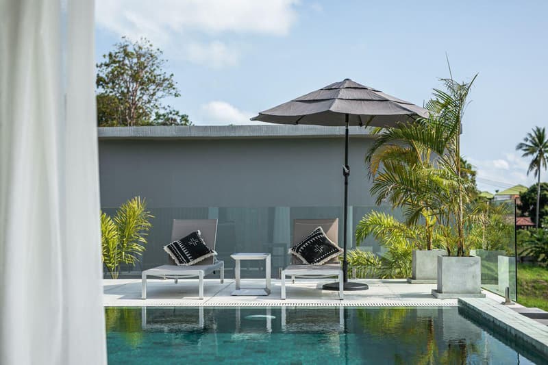 Complex of modern villas with swimming pools and views of the sea close to the international airport and the beach, Samui, Thailand — photo 1