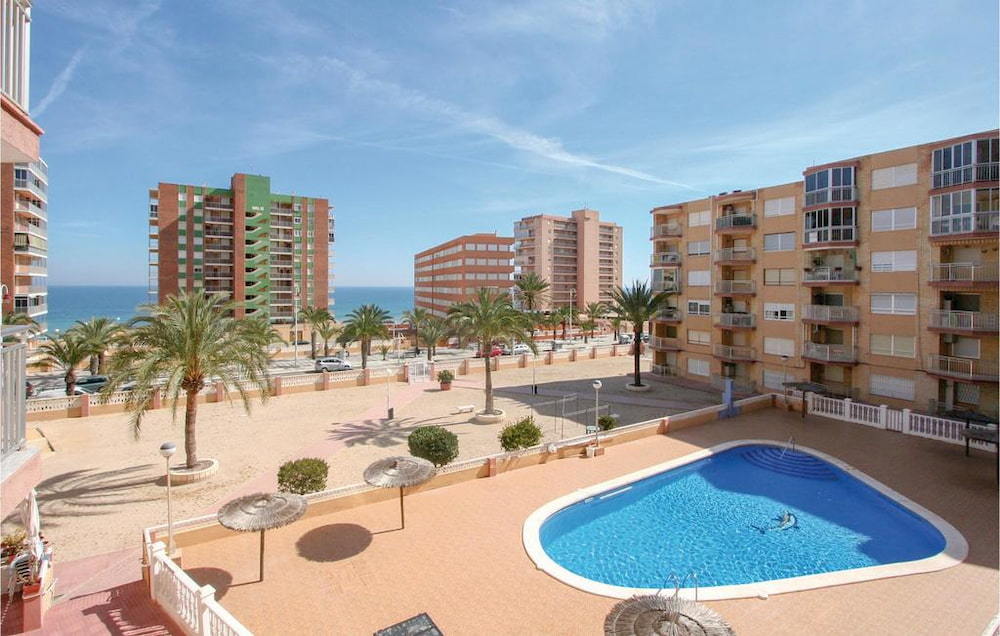 Complex with pool in Arenales del Sol