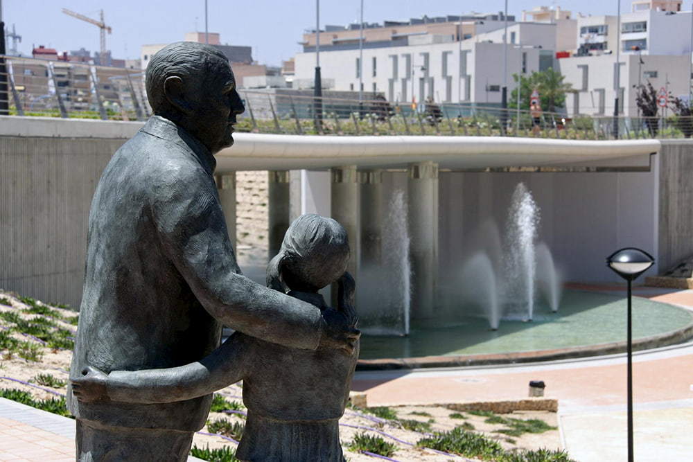 Statue symbolising the town’s past and future