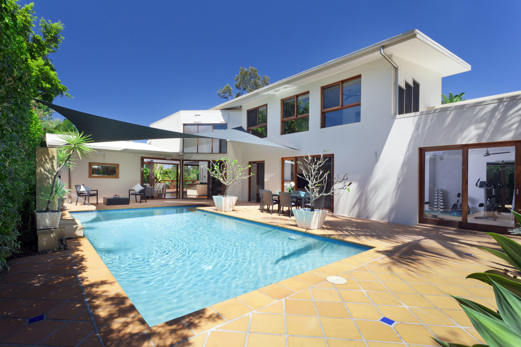 View of a modern house with a pool