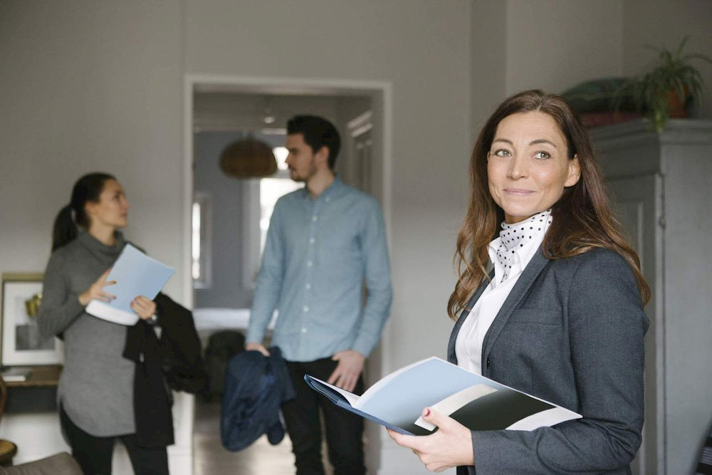 Realtor shows housing