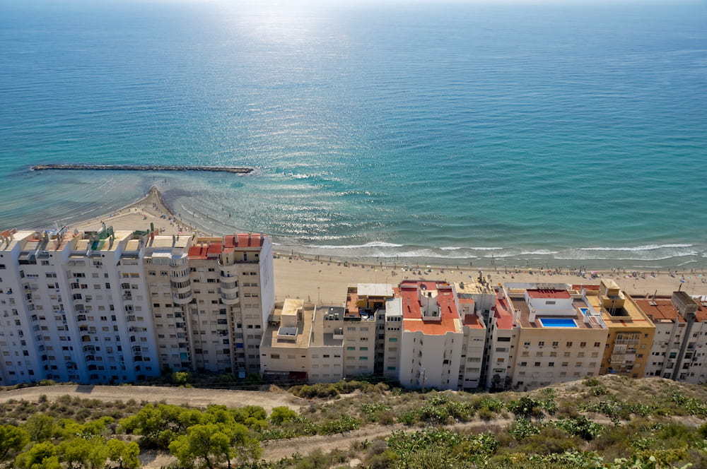 Недвижимость в Аликанте на первой линии моря