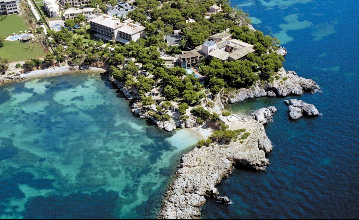 Вид сверху на отель Punta Negra на Майорке